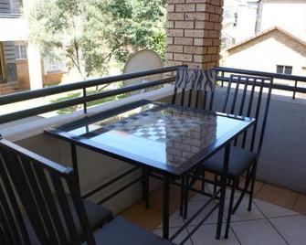 Eric's Apartments - Centurion - Balcony