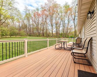 Enola Trail Getaway - bikes, rural, BBQ ,King bed, patio - Pequea - Balcony