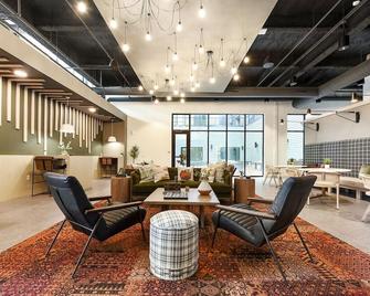 Gym+hulu+parking Near Upmc|universities|shopping - Pittsburgh - Lounge