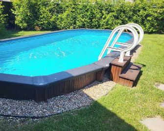 Charming Quality House 10 mins from ski, Private Pool Summer - Sainte-Julie - Piscina