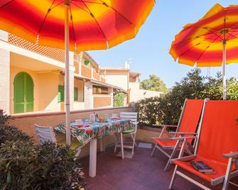 Residence La Valdana - 2 room apartment with swimming pool, tennis and parking 1km from the beach - Capoliveri - Innenhof