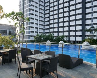 Minimalist Studio Room with City View at West Vista Apartment - Jakarta - Bâtiment
