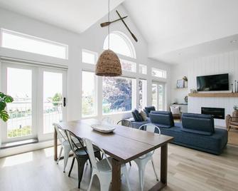 Stunning Harbour Front Suite | Exceptional Views & Prime Location - Port Stanley - Sala pranzo