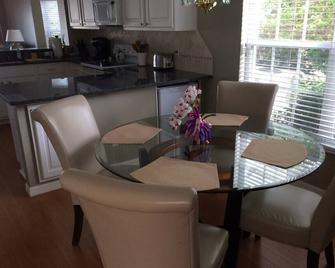 2 bedroom condo in osprey - Osprey - Dining room