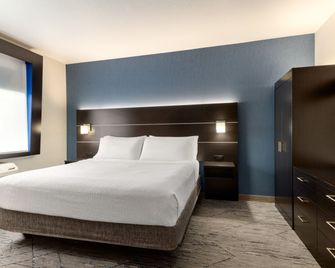 هوليداي إن إكسبرس هوتل آند سويتس يوجين داون تاون-يونيفيرسيتي باي آيتش جي - يوغين - غرفة نوم