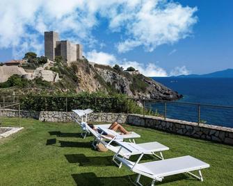 Hotel Capo D'Uomo - Talamone - Patio