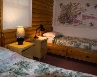 Eberhards log cottage1 , right on the Lake, private, scenic, gorgeous beach - St. Peter's - Habitación