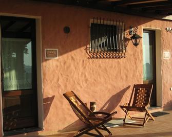 Airone Country House - Osimo - Innenhof