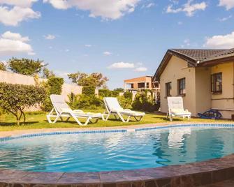 the oak cabin - Bulawayo - Pool