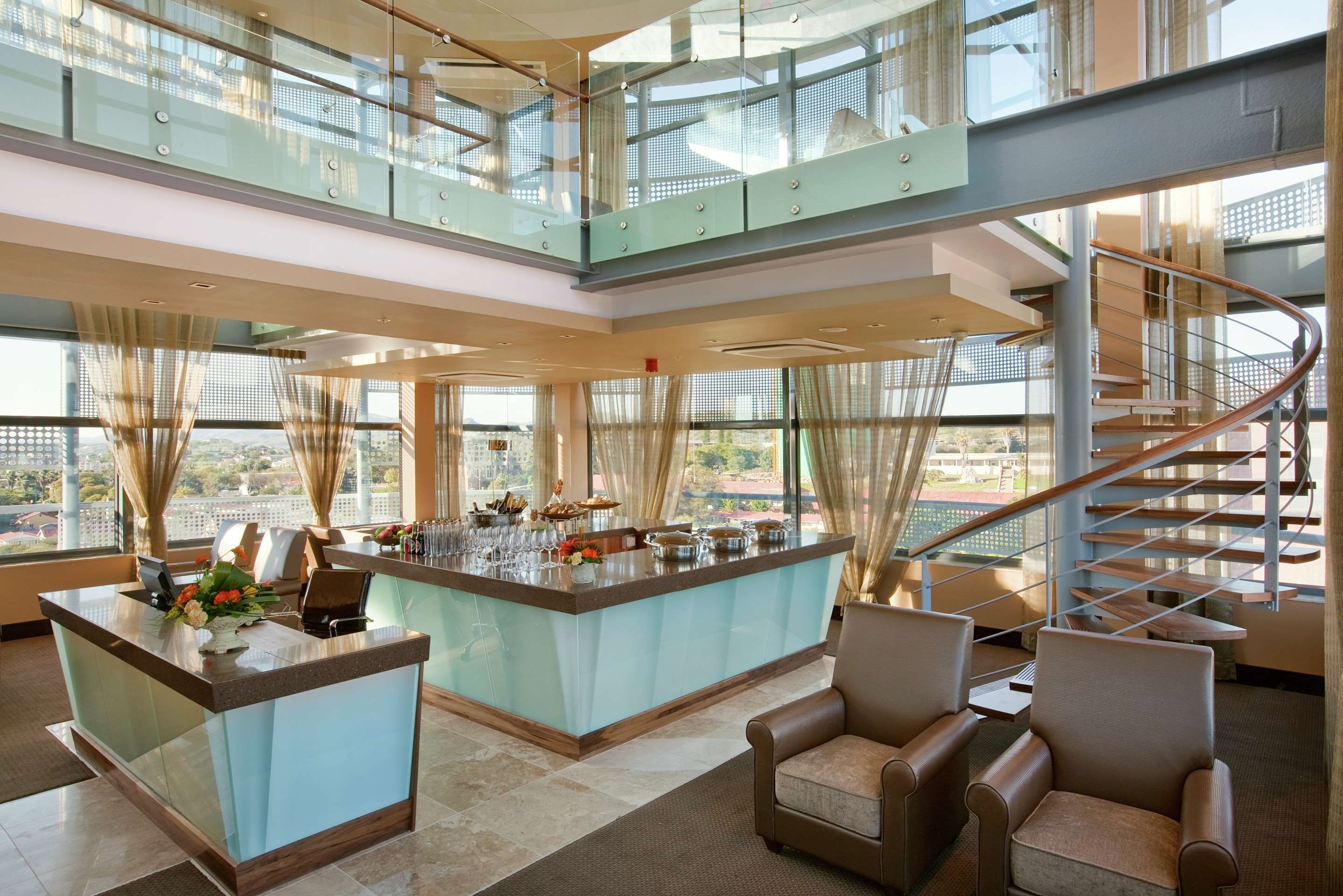 Hilton Windhoek - ווינדהוק - שירותי מקום האירוח