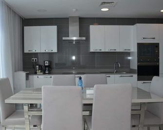 The Lodge Suites - Manama - Kitchen