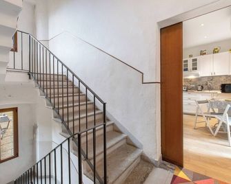 Kella's Holiday Home - Bellagio - Trappen