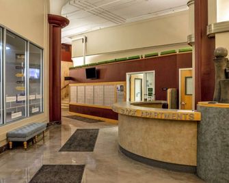 Two Bold 2br 2ba Apartments By Cozysuites - Indianapolis - Front desk
