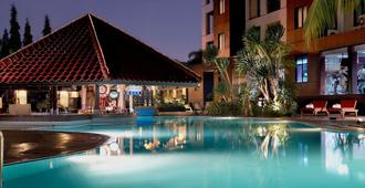 Kristal Hotel Jakarta - Jakarta - Svømmebasseng