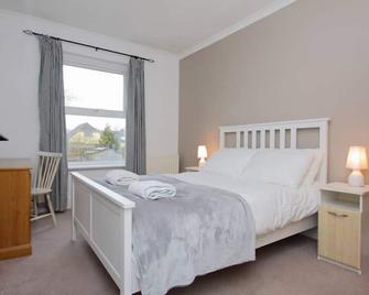 Lovely Victorian House - Andover - Bedroom