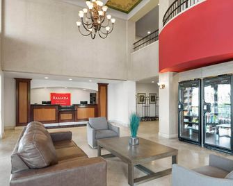 Ramada Suites by Wyndham San Diego/Hotel Circle Area - San Diego - Lobby