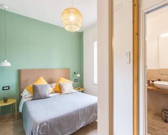 SorrentoVibes - Luxury Four Bedroom Home with Amazing Terraces in Sorrento - Sorrento - Bedroom