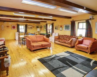 An Maide Bán - Cootehill - Living room