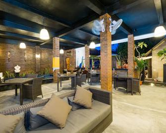 Nyuh Gading Home Stay - נוסה פנידה - פטיו