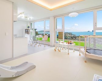Jeju Kidsgajok badatgahauseu - Seogwipo