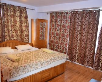 Hotel Palestine - Pahalgam - Bedroom