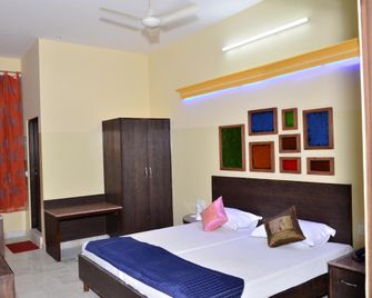 OYO 1143 Hotel Rdb Palace - Джайпур - Спальня
