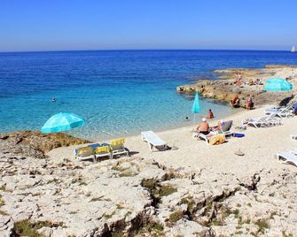 Holiday house with a parking space Mali Losinj, Losinj - 19619 - مالي لوسينج - شاطئ