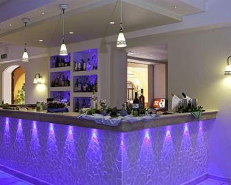 Blu Hotel Laconia Village - ארצאקנה - בר