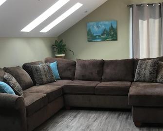 Carlsborg Montian View Apartment - Sequim - Living room