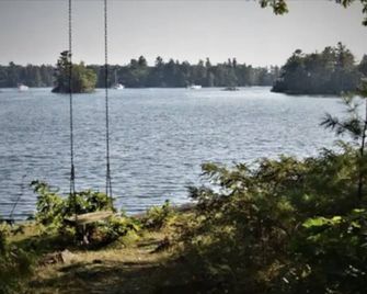 Summer family cottage in the beautiful Thousand Islands - Gananoque! - Gananoque - Outdoors view