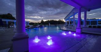 The Grand Resort - Warren - Pool