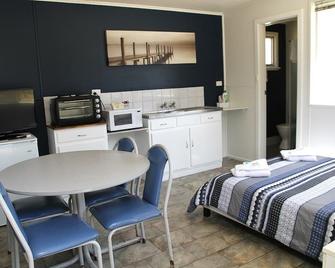 Port Lincoln Caravan Park - Port Lincoln - Kitchen