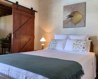 Blue Fattoria Luxury Farm Accomodation - Spring Grove - Bedroom