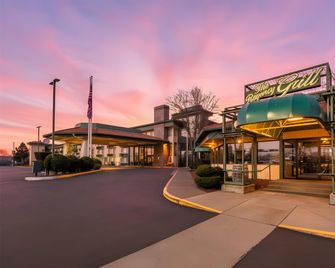 Rogue Regency Inn Medford Airport - Medford - Edificio