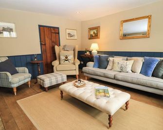 The Old Swan - Malmesbury - Living room