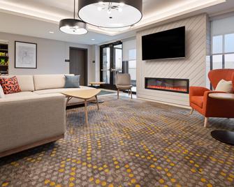 Holiday Inn & Suites Richmond - West End By IHG - Richmond - Lounge