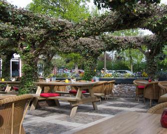 Fletcher Landhotel De Borken - Dwingeloo - Patio