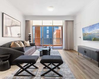 Camperdown Cozy Corner 5 - Sydney - Living room