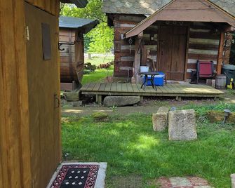 Charming 1-bedroom cabin in Medina perfect for a cozy getaway - Medina - Binnenhof