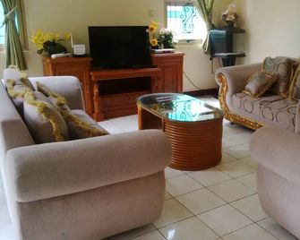 Kota Bunga CC - Pacet - Sala de estar