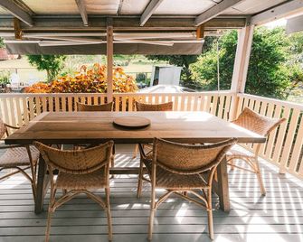 'Still in Esk' a delightful retreat on the edge of picturesque Esk country town. - Esk - Balcón
