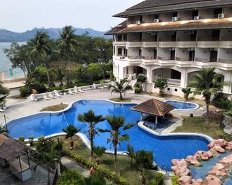 The Orient Star Resort Lumut - Lumut - Piscina