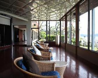 New Kankai Honkan Tenku Hotel Kairo - Shodoshima - Salónek