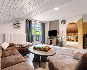 Auenwald - Roding - Salon