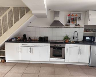 Un cocon familial simple - Bessines-sur-Gartempe - Kuchyň