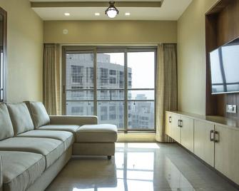 Spacious 3bhk 220 Sq.M. Apartment In The Heart Of Mumbai At Andheri West - Bombay - Sala de estar