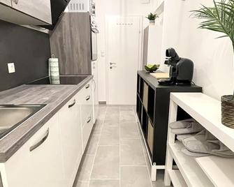 Ein Traum Im Leechwald Naehe Lkh - Graz - Kitchen