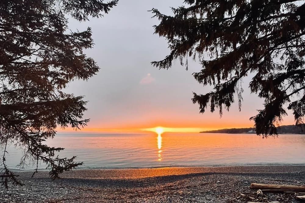 Woodside Farm Country Inn - Sooke