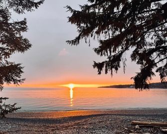 Woodside Farm Country Inn - Sooke