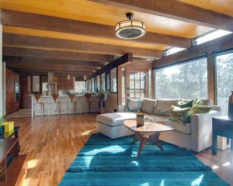 Chic Boulder Mountain Home with Hot Tub and Views - Boulder